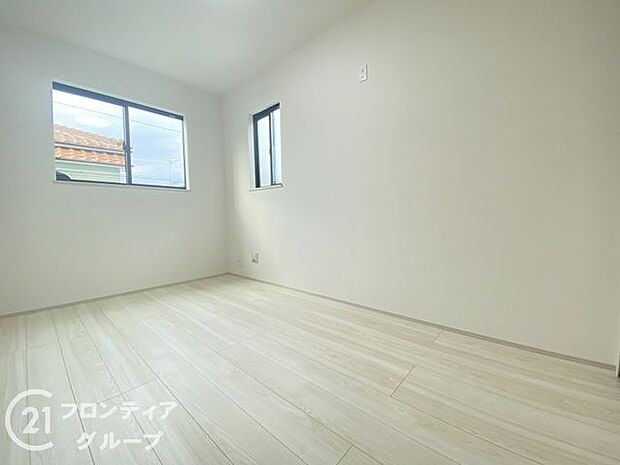 フローリング材には、木目や色調など木材特有の風合いがあり、ナチュラルな美しさで、日々の生活に温もりを与えてくれます。