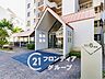 エントランス：温かみのあるエントランスは、住む人を優しく迎え、訪れる人にも心地よい印象を与える魅力的な空間です！