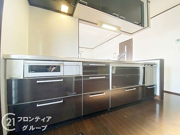 対面式キッチンで、ご家族とお話しながらお料理ができる楽しい空間です