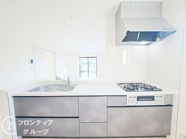 お手入れが楽に行える換気扇やステンレスワークトップは毎日お料理する奥様の味方!