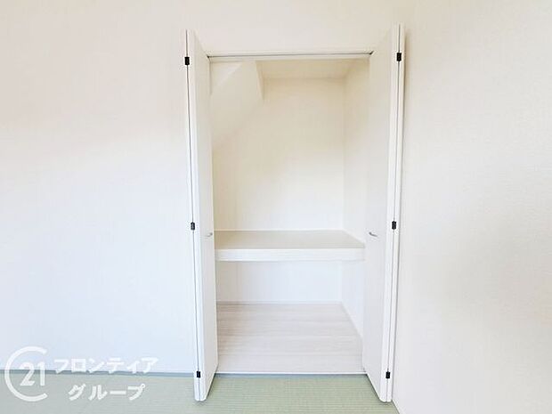 押入れには、お子様のおもちゃや来客時の座布団などもしっかり収納いただけます!