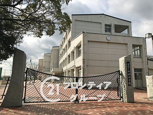 神戸市立西神中学校 徒歩11分。 830m