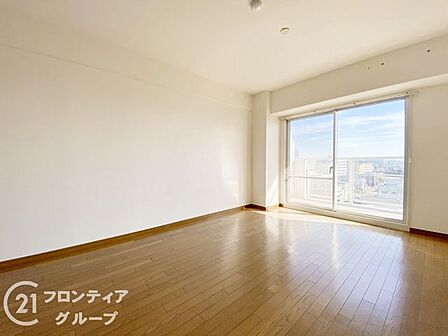 広々リビング×対面キッチンで家族の会話も弾みます♪家族団らんの秘訣は間取りにあり★夢のマイホームを一緒に叶えましょう!