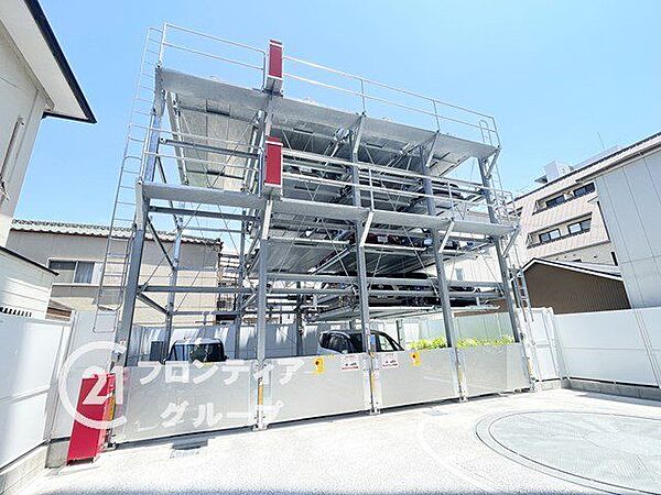 マンションの立体駐車場は、スペースを有効活用し、車を安全に保管できる利便性が魅力です！
