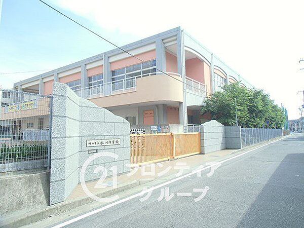 明石市立衣川中学校 徒歩8分。 600m