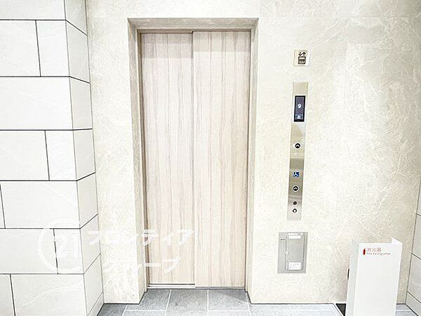 エレベーターホールは、住民の皆様が快適に移動できるよう設計されています。