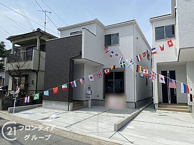 外観:シンプルで洗練された外観が、住む人のセンスを引き立て、日々の生活に彩りを添える新築戸建てです 外観:シンプルで洗練された外観が、住む人のセンスを引き立て、日々の生活に彩りを添える新築戸建てです