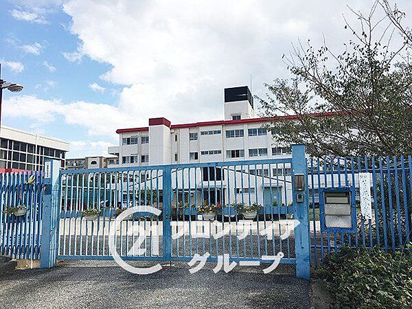 神戸市立花谷小学校 徒歩17分。 1330m