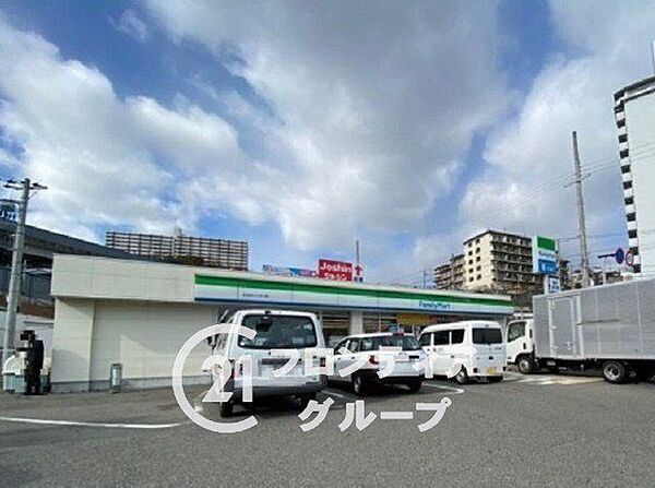 ファミリーマート妙法寺インター店 徒歩7分。 560m