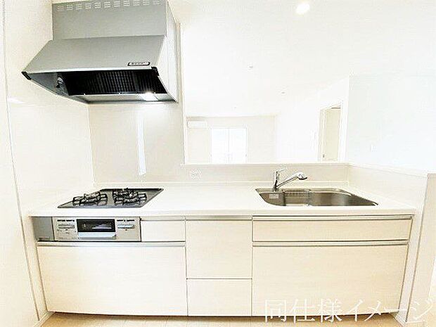 ＼同仕様写真／お手入れが楽に行える換気扇やステンレスワークトップは毎日お料理する奥様の味方！