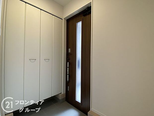 玄関は防犯性の優れたダブルロックドアです!