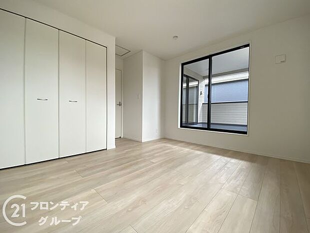 新しいい草香る畳スペースは、使い方色々!客室やお布団で寝るときにぴったりの空間ですね。