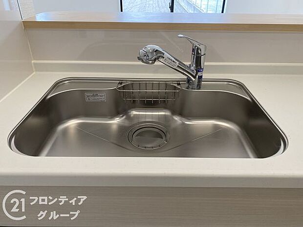 蛇口の先端に浄水器を内蔵。場所をとらない浄水器です。