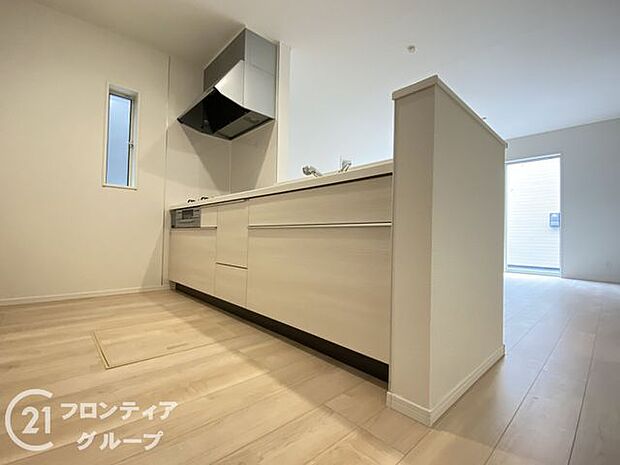 お手入れが楽に行える換気扇やステンレスワークトップは毎日お料理する奥様の味方!