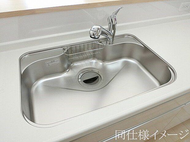 ＼同仕様写真／蛇口の先端に浄水器を内蔵。場所をとらない浄水器です。