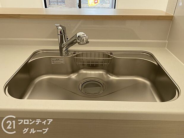 蛇口の先端に浄水器を内蔵。場所をとらない浄水器です。