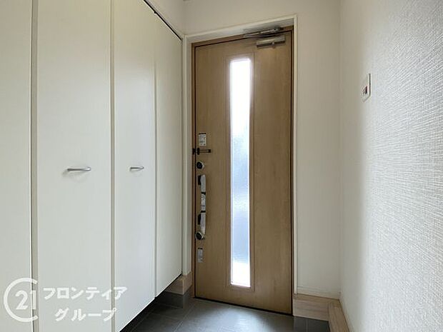 玄関は防犯性の優れたダブルロックドアです!