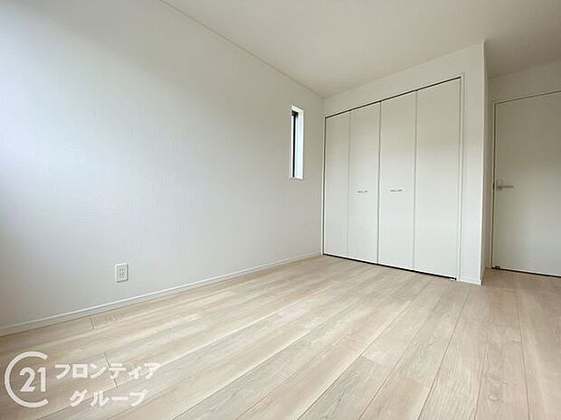 こちらのお部屋はバルコニーに面しており、日当たり、通風ともに良好です！