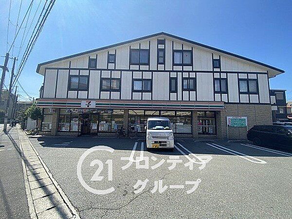 徒歩3分。セブンイレブン明石貴崎3丁目店徒歩3分。 230m