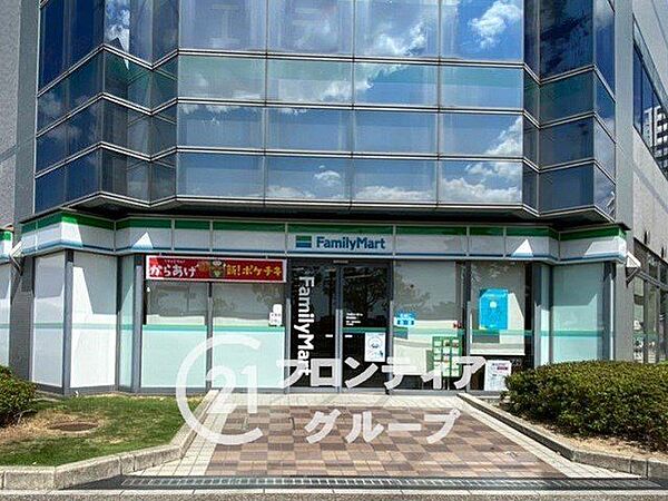 ファミリーマート西神南店 徒歩10分。 790m