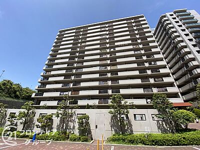 外観：シンプルながらも存在感のあるマンション外観は、住む人を魅了し、日常に特別な時間をもたらします。都会的なデザインが魅力で、住む人に誇りを与える空間です