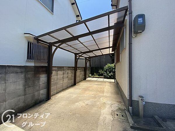 駐車場は並列駐車2台分！来客時も安心です。セカンドカー用にもお使いいただけます。