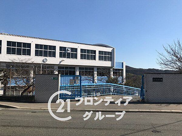 神戸市立塩屋中学校 徒歩26分。 2030m