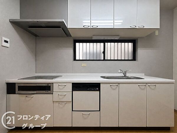 キッチンは、料理を楽しむための機能的な空間で、効率的な作業をサポートします