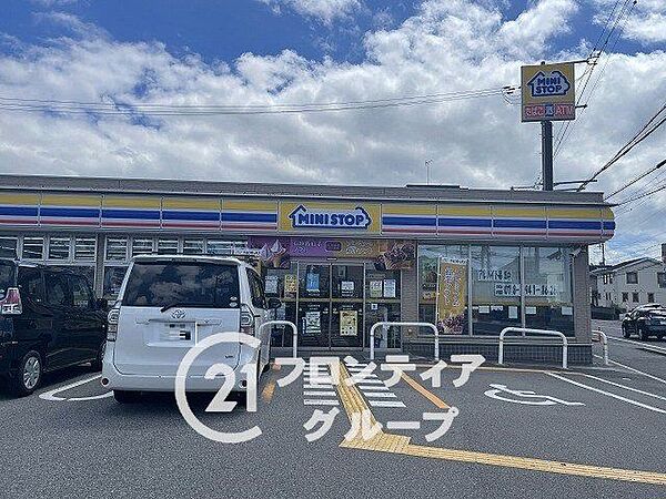 ミニストップ明石清水店 徒歩10分。 760m