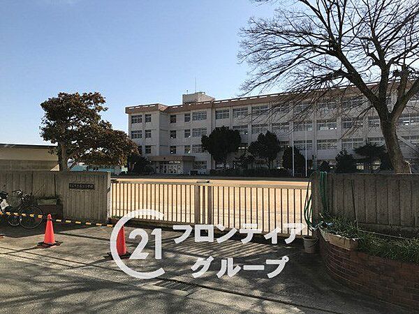 明石市立藤江小学校 徒歩10分。 770m