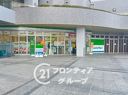 ファミリーマート学園都市駅店 徒歩15分。 1140m