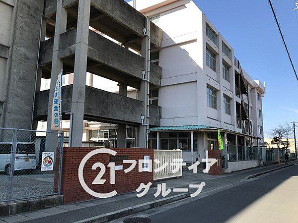 明石市立魚住小学校 徒歩25分。 1930m