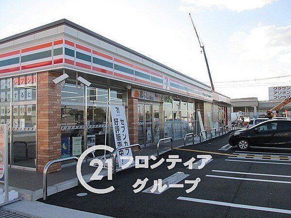 セブンイレブン神戸学園南インター店 徒歩9分。 670m