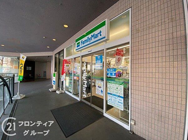 ファミリーマート西神オリエンタルホテル店 徒歩9分。 700m