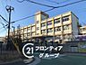 周辺：神戸市立小束山小学校 徒歩18分。 1390m