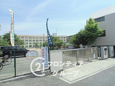明石市立朝霧小学校 徒歩11分。 880m