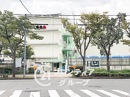 神戸市立神の谷小学校 徒歩8分。 610m