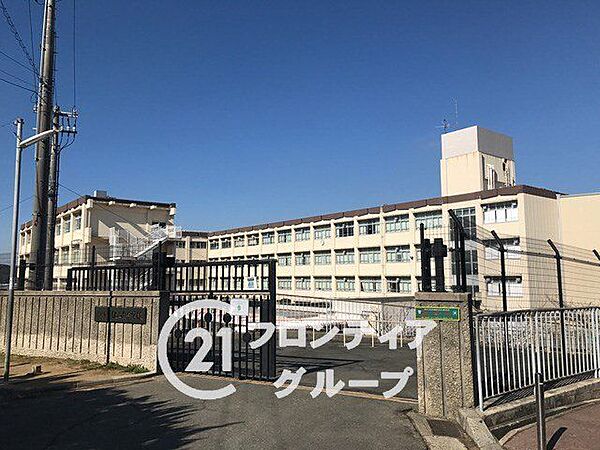 神戸市立桃山台中学校 徒歩12分。 960m