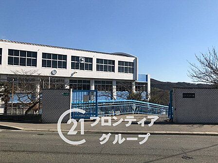 神戸市立塩屋中学校 徒歩16分。 1220m