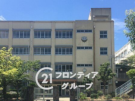 神戸市立高倉中学校 徒歩15分。 1200m