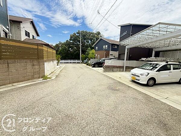住まい選びは、価格や立地だけでなく、将来の暮らし方まで含めて考えることが大切です。今の段階で気になっていることを、まずスタッフに話してみてください