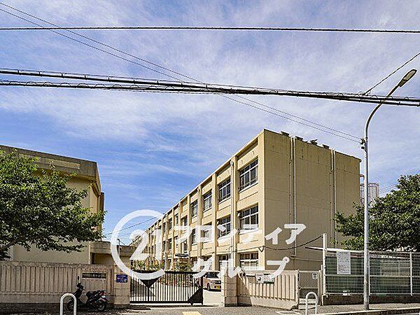 神戸市立舞子小学校 徒歩9分。 680m