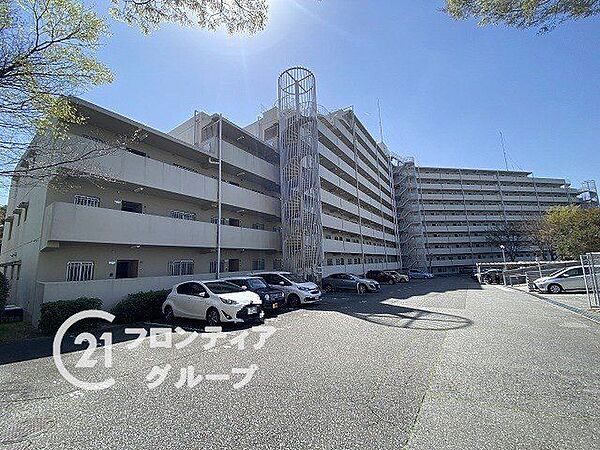 住まい選びは、価格や立地だけでなく、将来の暮らし方まで含めて考えることが大切です。今の段階で気になっていることを、まずスタッフに話してみてください