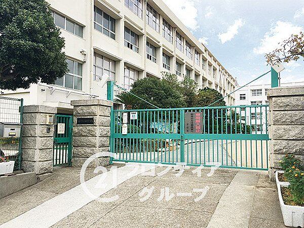 神戸市立白川小学校 徒歩12分。 930m