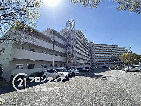 住まい選びは、価格や立地だけでなく、将来の暮らし方まで含めて考えることが大切です。今の段階で気になっていることを、まずスタッフに話してみてください