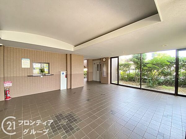 写真だけではわからない採光・広さ・周辺環境の実感は、実際に足を運んでみることが一番です。ご見学はいつでもご予約いただけます