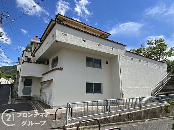はじめてのマイホーム購入は、わからないことだらけで当然です。資金計画から物件選びまで、順を追ってスタッフが一緒に考えていきます