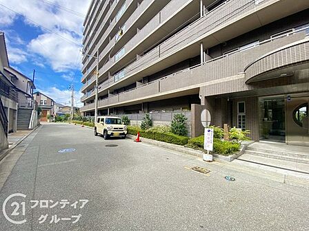 写真だけではわからない採光・広さ・周辺環境の実感は、実際に足を運んでみることが一番です。ご見学はいつでもご予約いただけます