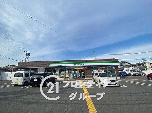 ファミリーマート明石大久保西店 徒歩11分。 860m