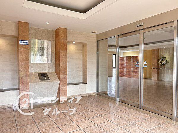 住まい選びは、価格や立地だけでなく、将来の暮らし方まで含めて考えることが大切です。今の段階で気になっていることを、まずスタッフに話してみてください